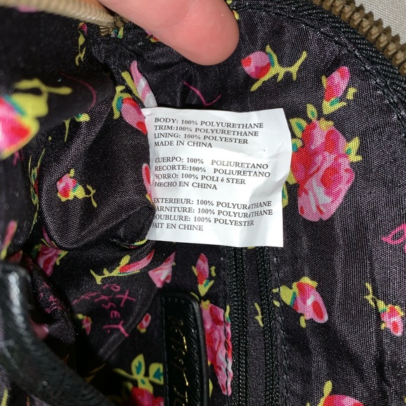 SOLD Betsey Johnson Dome Dog Purse - Picture 8 of 8